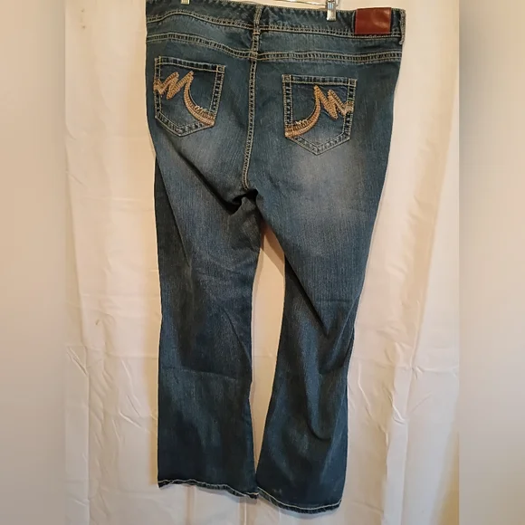 Maurices Blue Boot Cut Jeans Size 20 Regular for Women. Cute Pocket Detail. - Picture 5 of 12